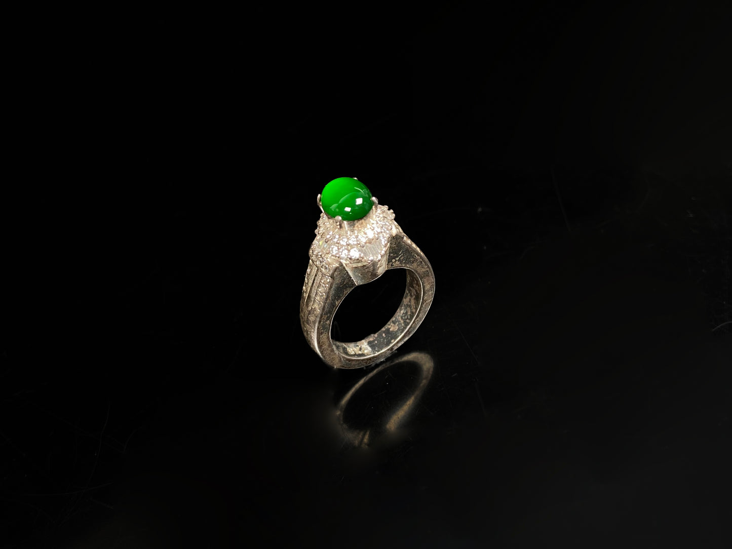 Glamorous Imperial Green · Nature Burmese Jadeite Ring