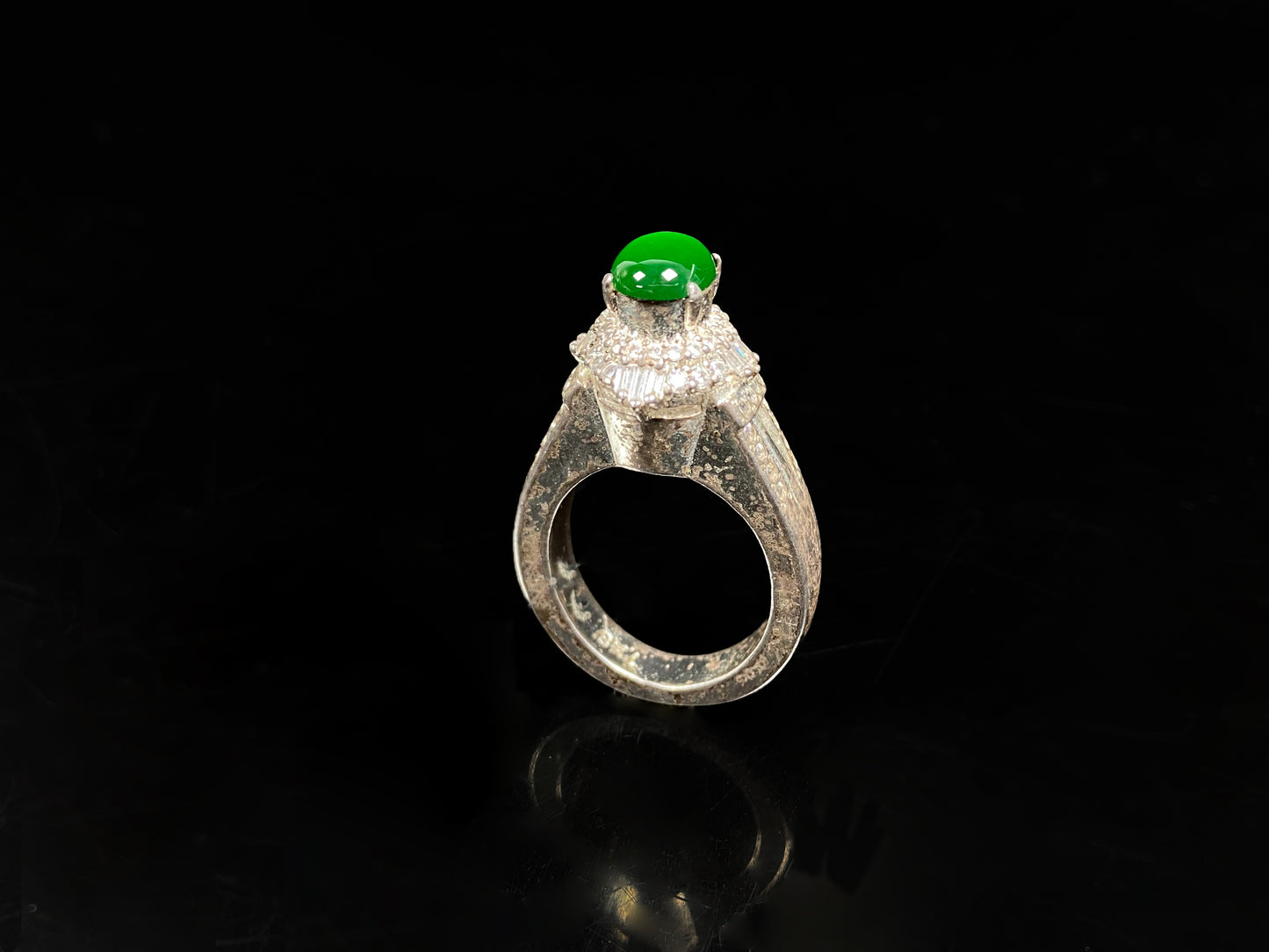 Glamorous Imperial Green · Nature Burmese Jadeite Ring