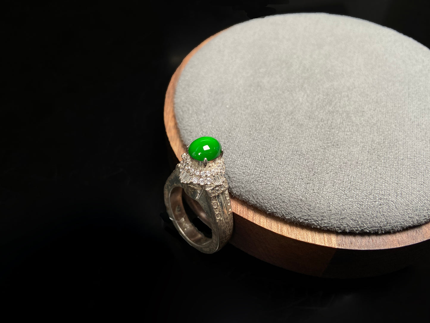 Glamorous Imperial Green · Nature Burmese Jadeite Ring