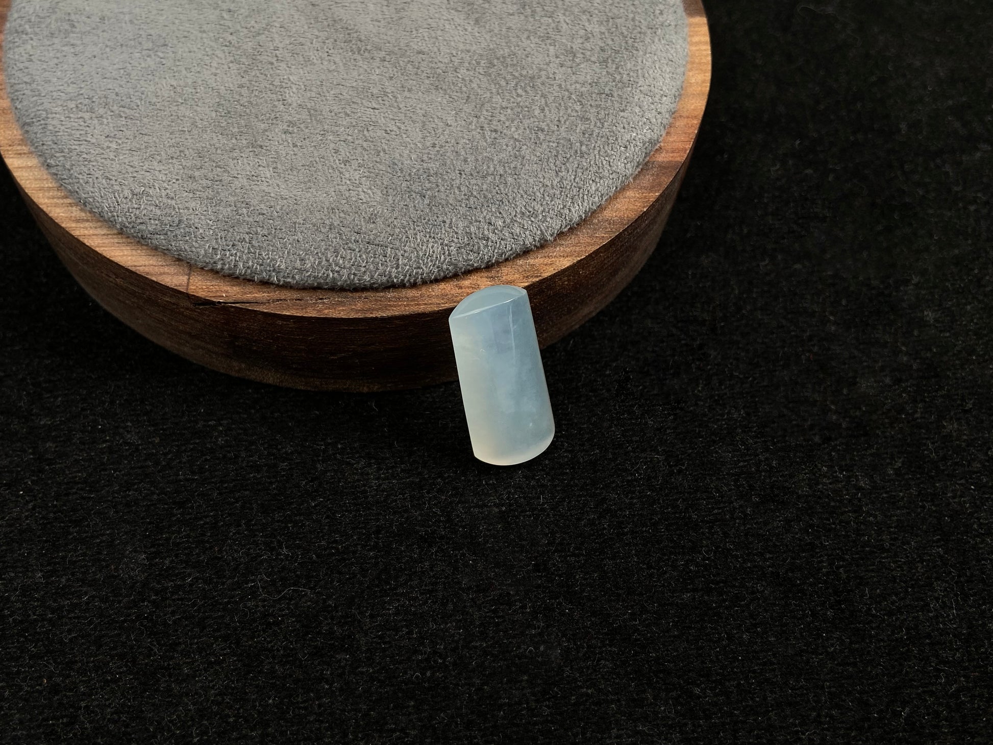 An icy smooth "Wu Shi Zhu" jadeite pillar.
