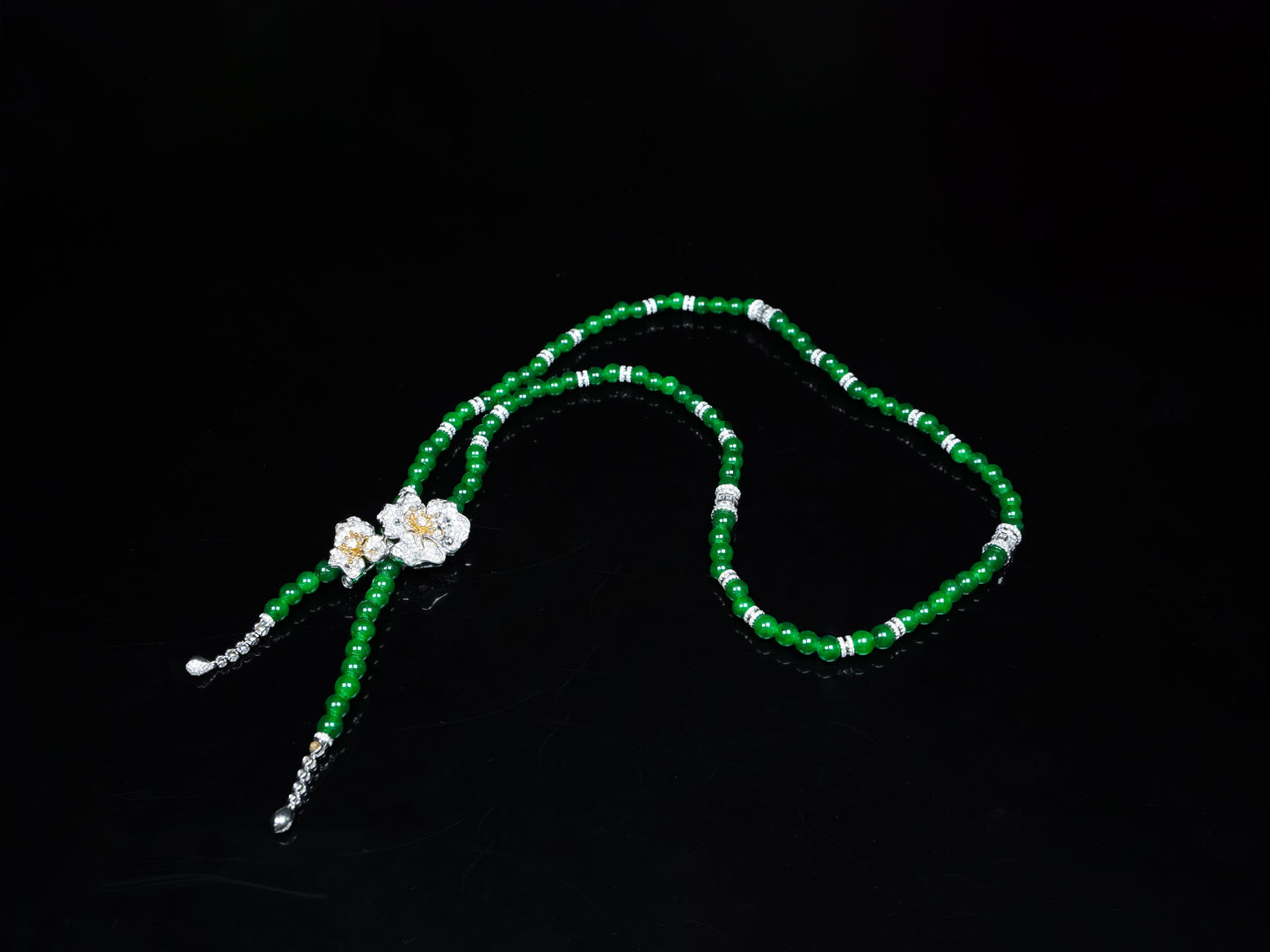 A lush green floral beads jadeite necklace.