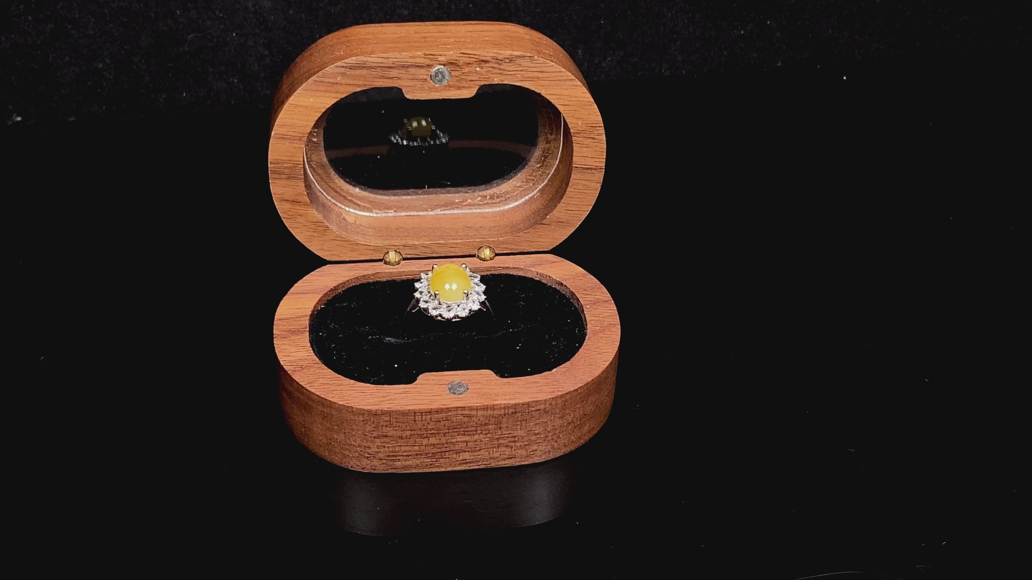 A autumn maple sigh jadeite ring.