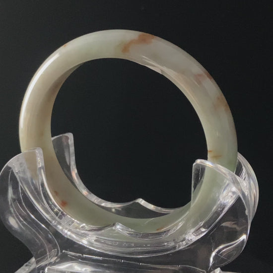 A ivory caramel fleck jadeite bangle.