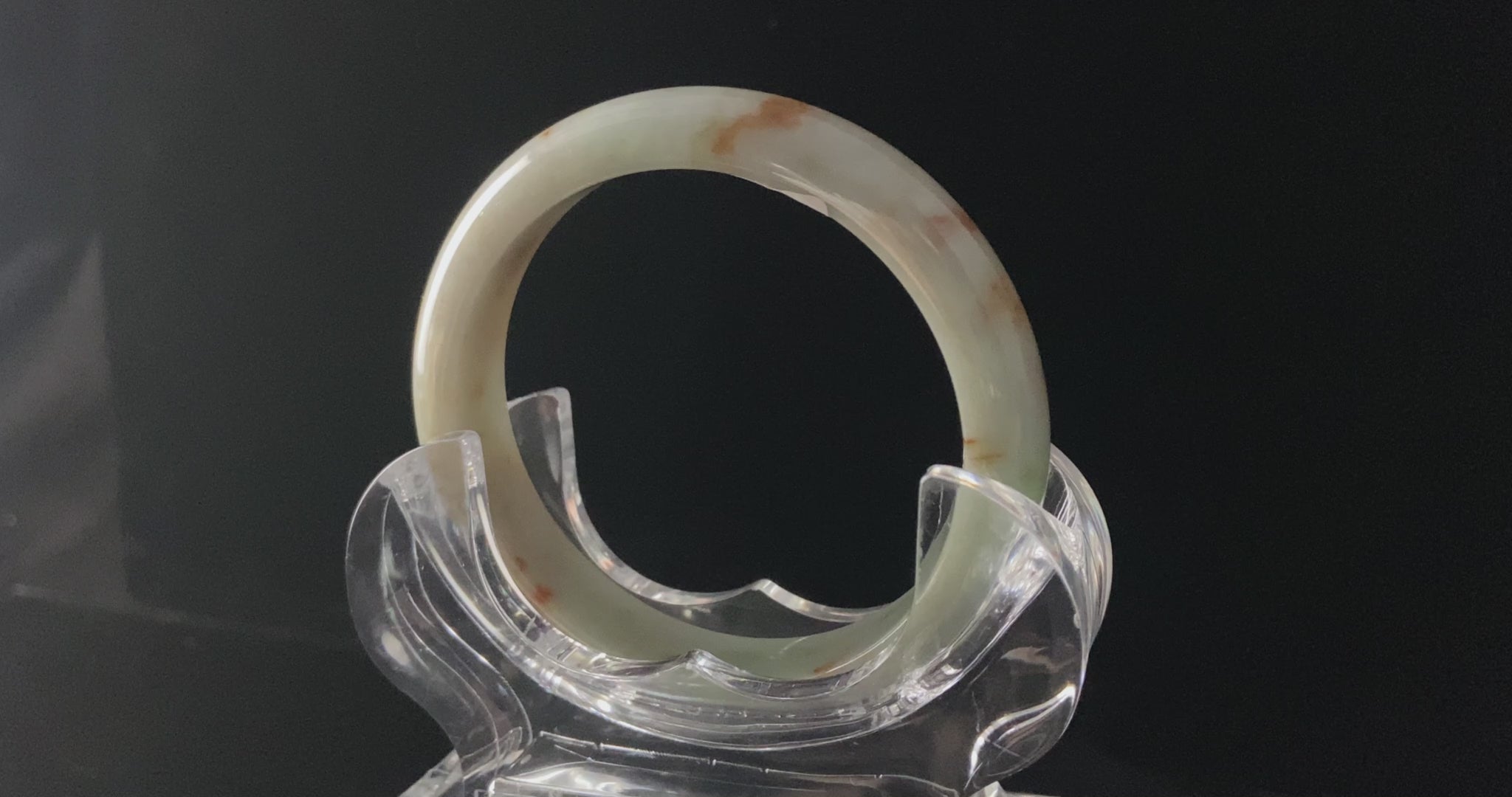A ivory caramel fleck jadeite bangle.