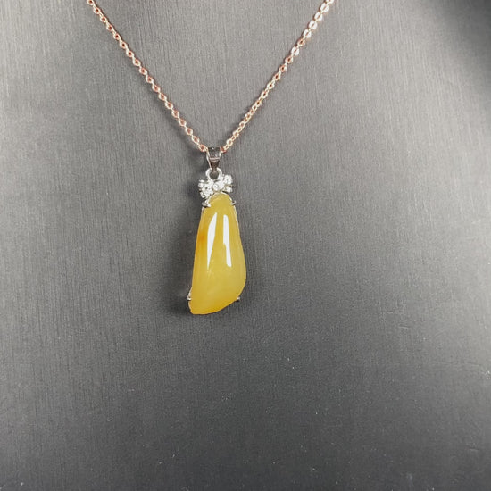 A vibrant yellow fortune melon jadeite pendant.