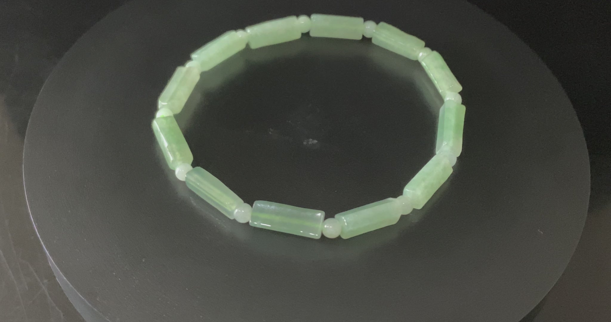 A mist green column jadeite beads bracelet.