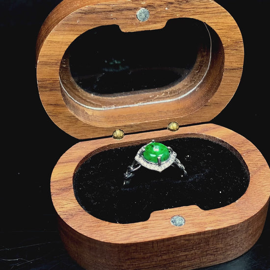 A curb chain green jadeite ring.