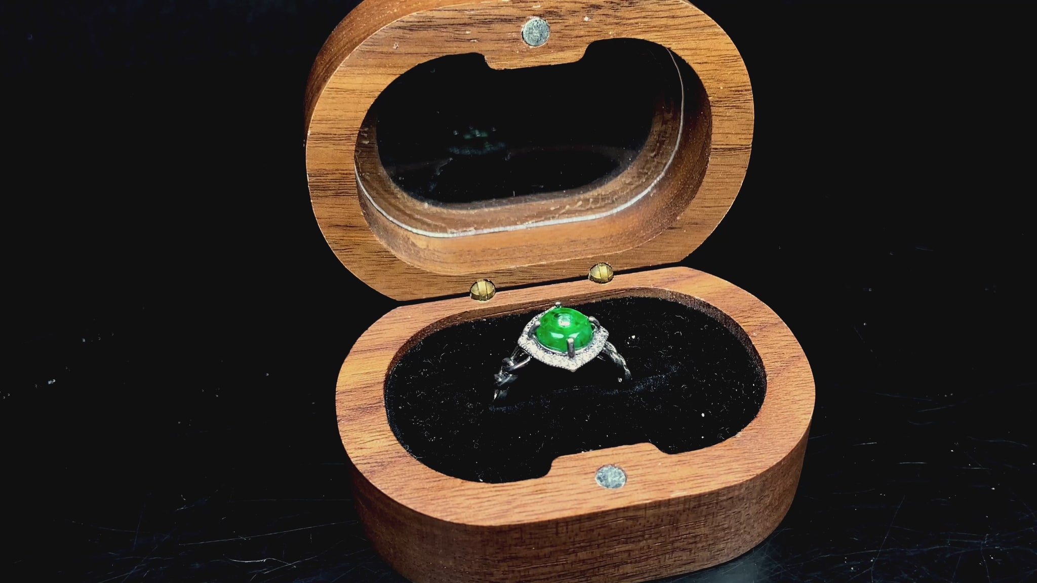 A curb chain green jadeite ring.