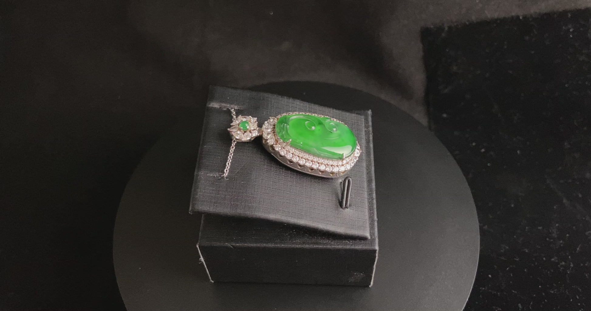 A vivid green spirit Ruyi jadeite pendant.