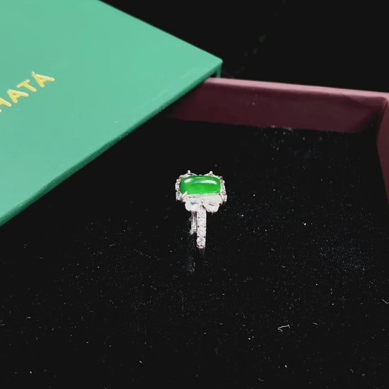 A sunny vivid verdure jadeite ring.