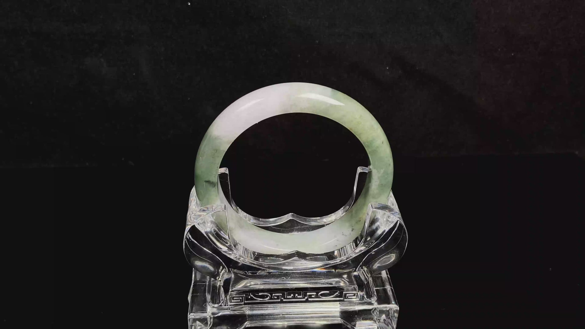 A snowy bamboo streaming lightly  jadeite bangle.