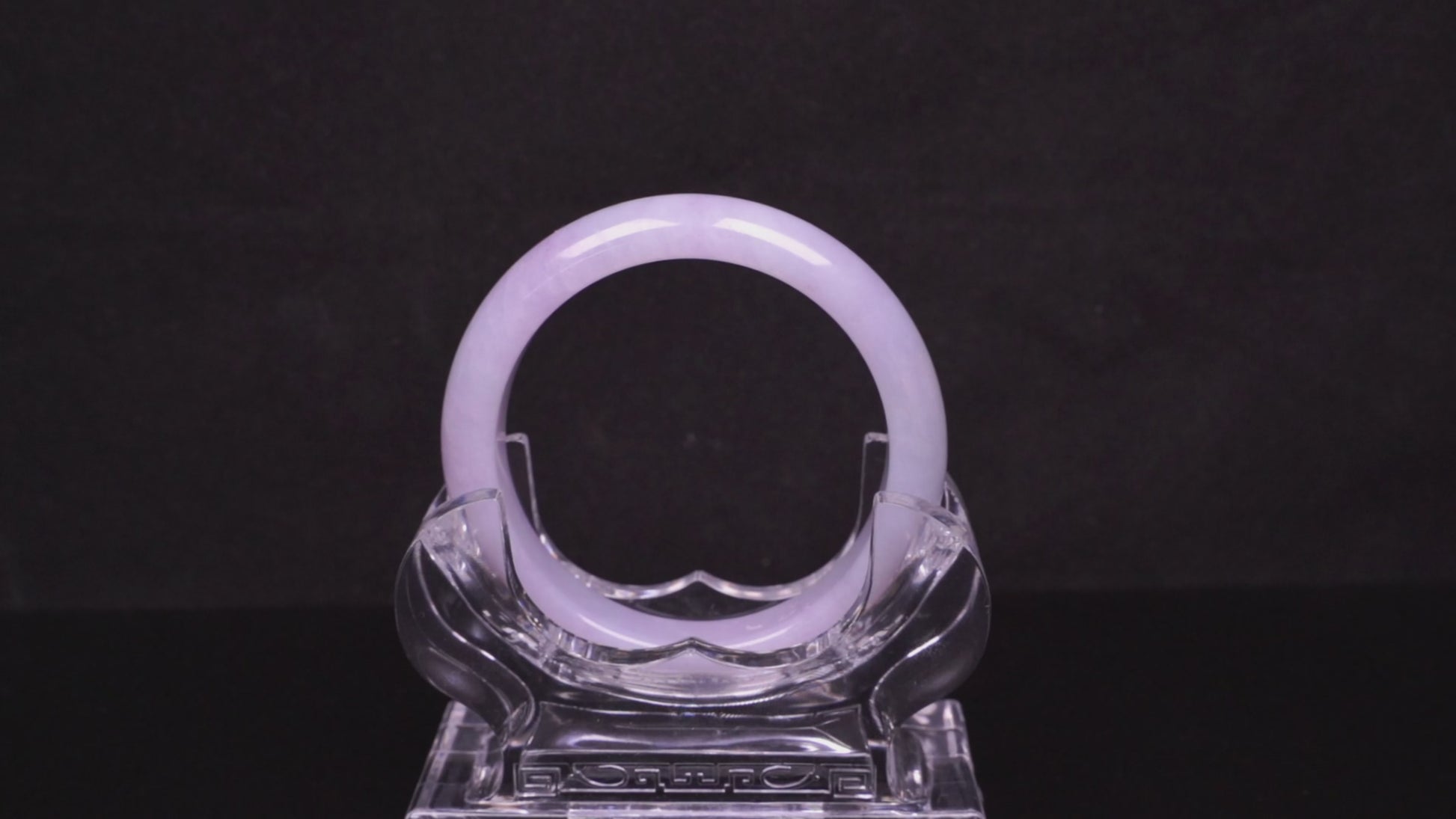 Lavender hues spreading jadeite bangle.