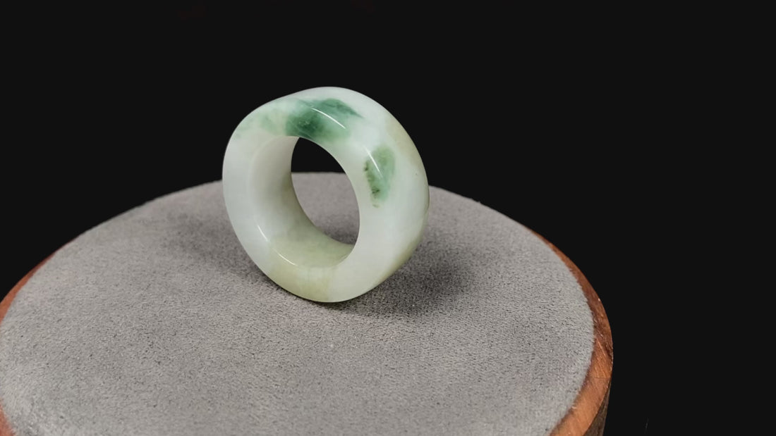 A floating yellow and green thumb ring jadeite ring.