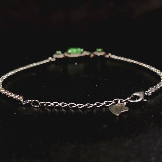 A verdant hulu fortune jadeite bracelet.