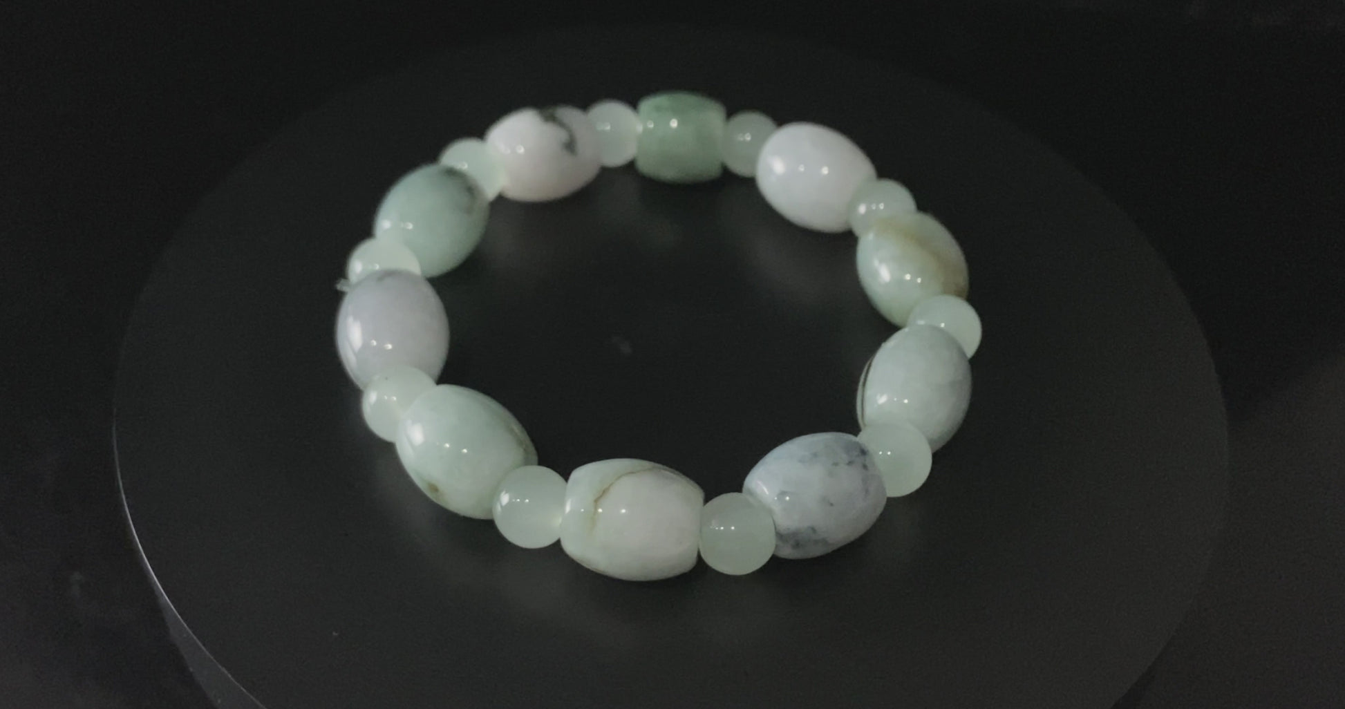 A floating mist barrel jadeite beads bracelet.