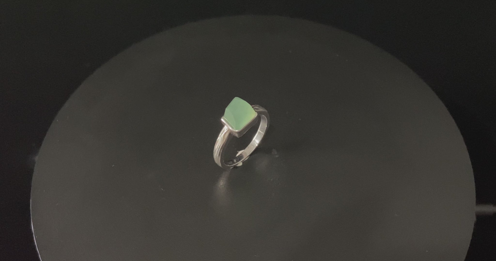 A mint sugar cube jadeite ring.