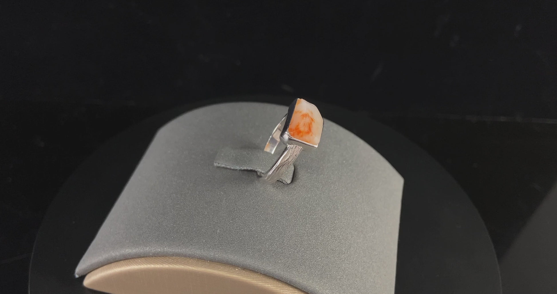 Cream White Sunset Vein · Nature Burmese Jadeite Ring (17mm)