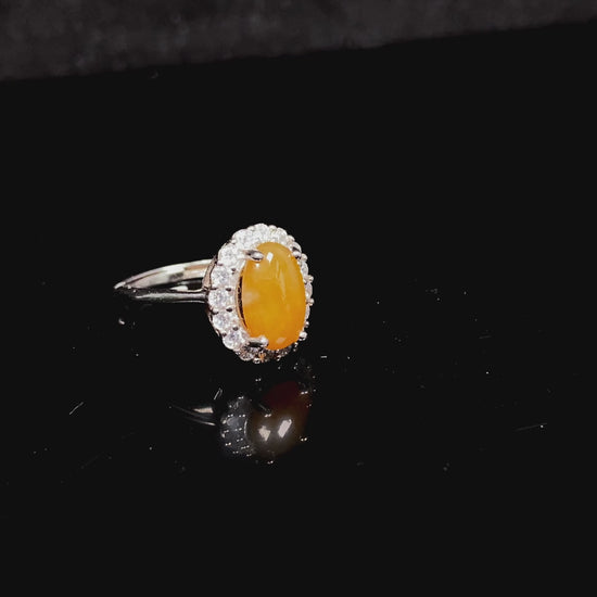 A golden osmanthus tone jadeite bangle.