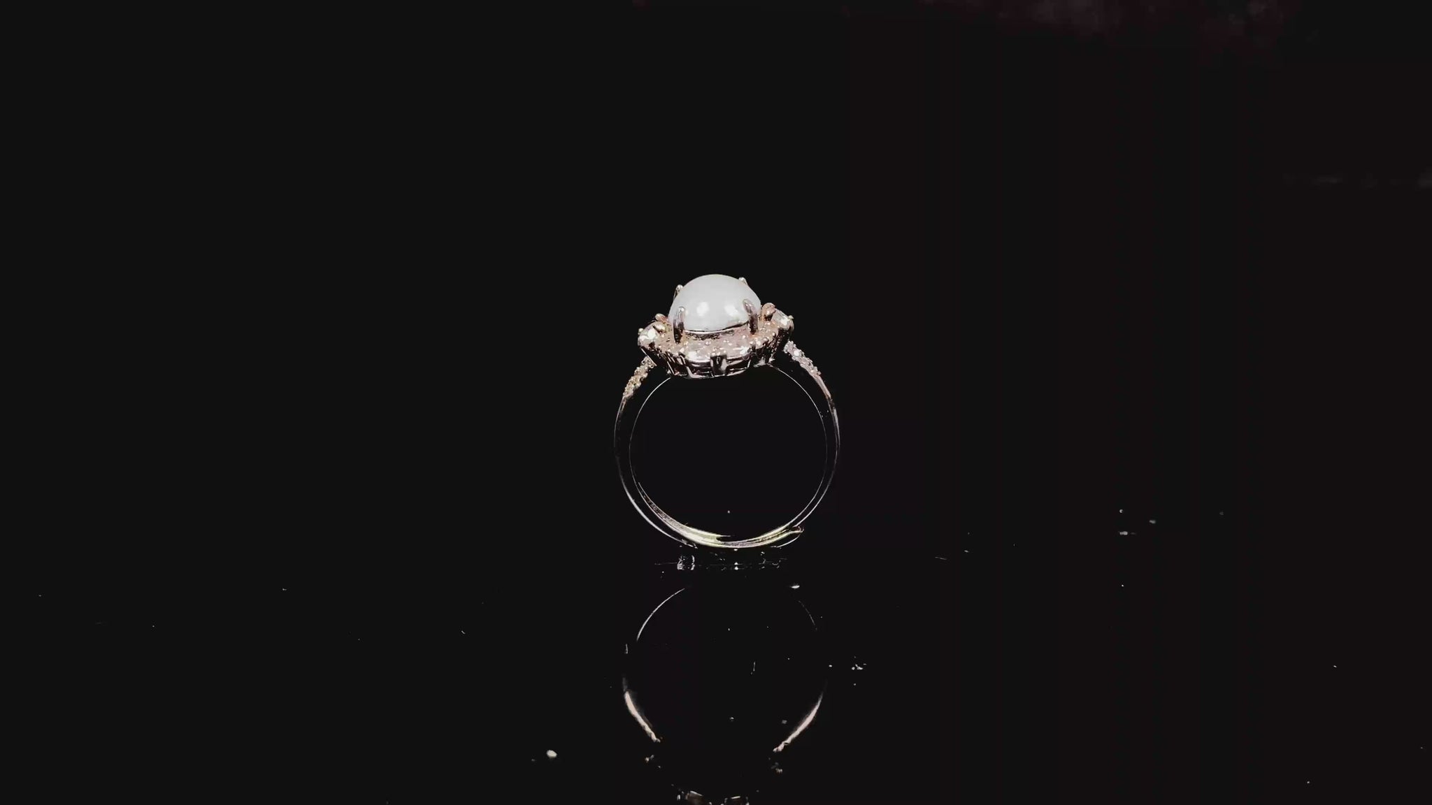 A fog white frost jadeite ring.