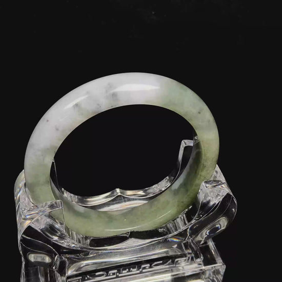 A snowy bamboo streaming lightly  jadeite bangle.
