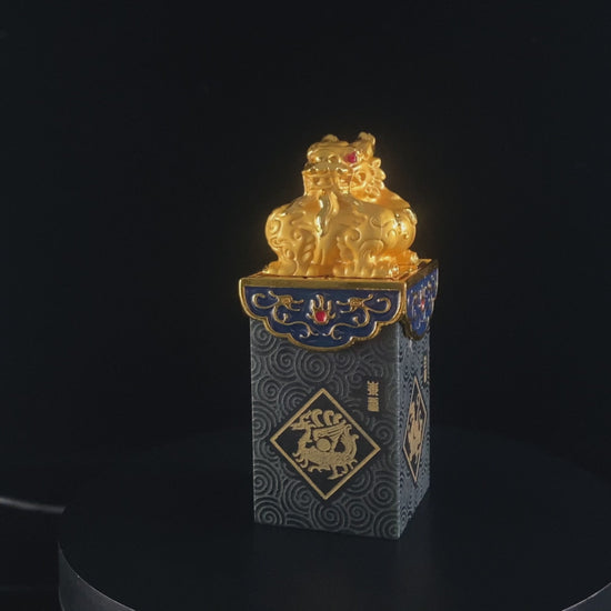 Golden Guardian Pixiu Seal · Nature Hetian Jade