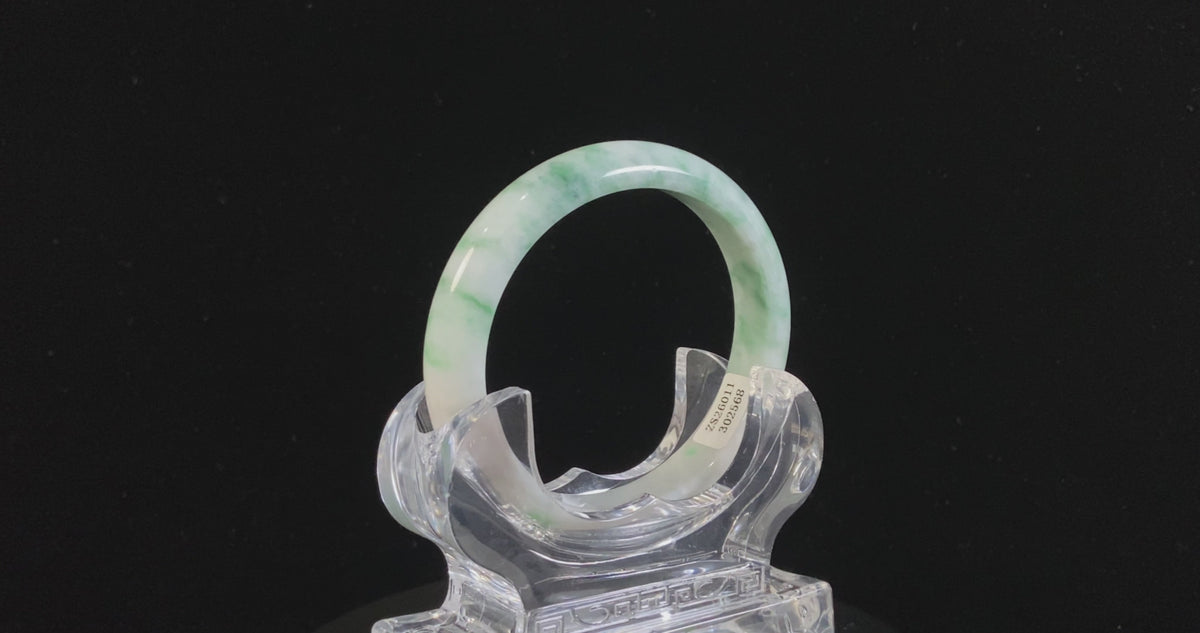 Breeze‑Kissed Emerald Streak · Nature Burmese Jadeite Peace Bangle