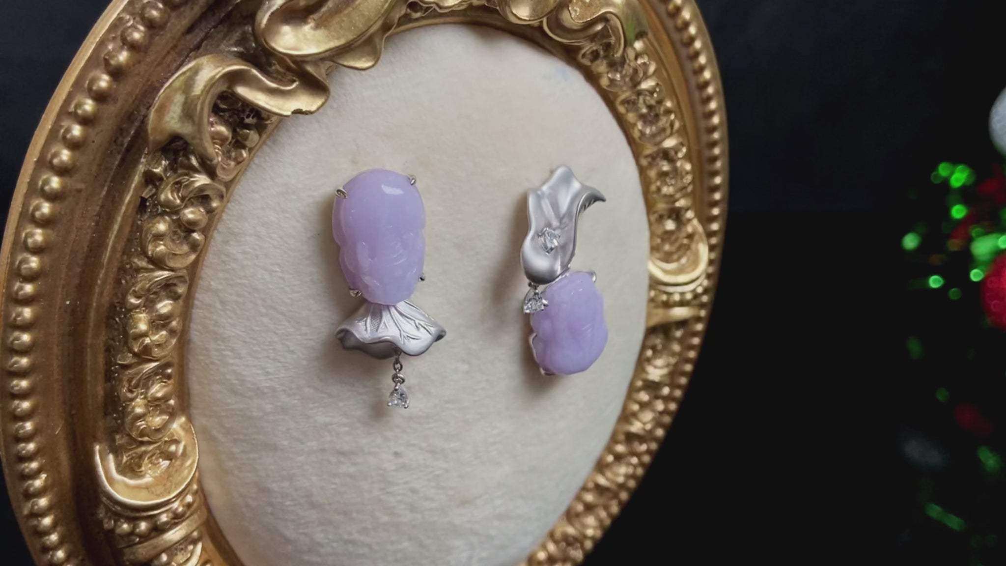 A violet pixiu with petal jadeite earring.