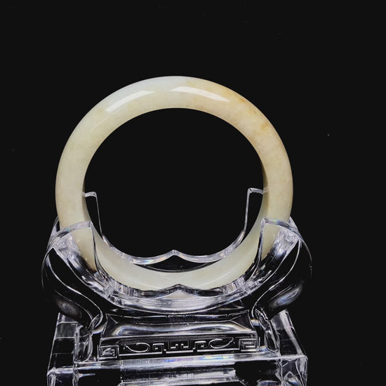 Golden shimmers sprinkling lightly jadeite bangle.