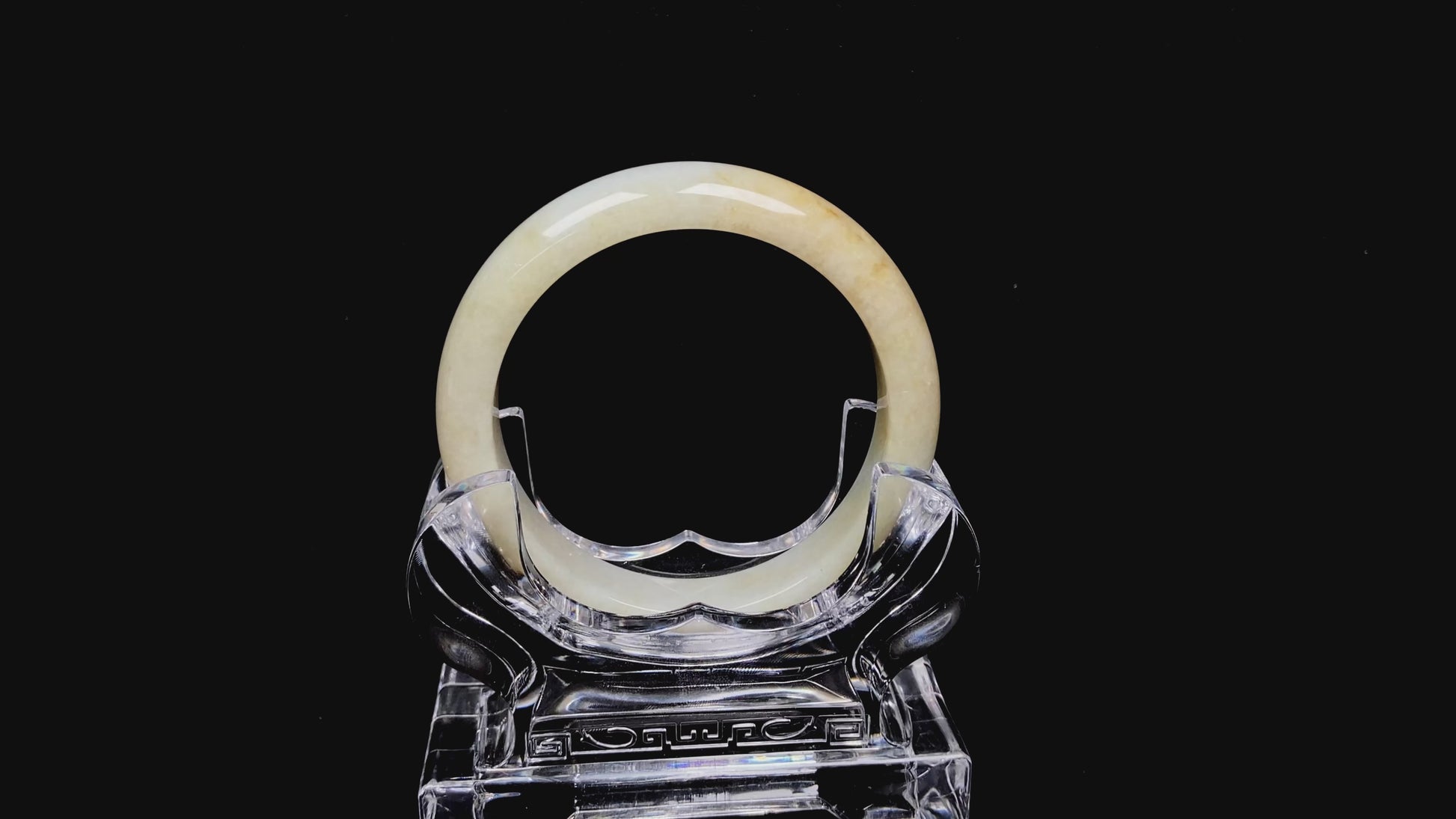 Golden shimmers sprinkling lightly jadeite bangle.