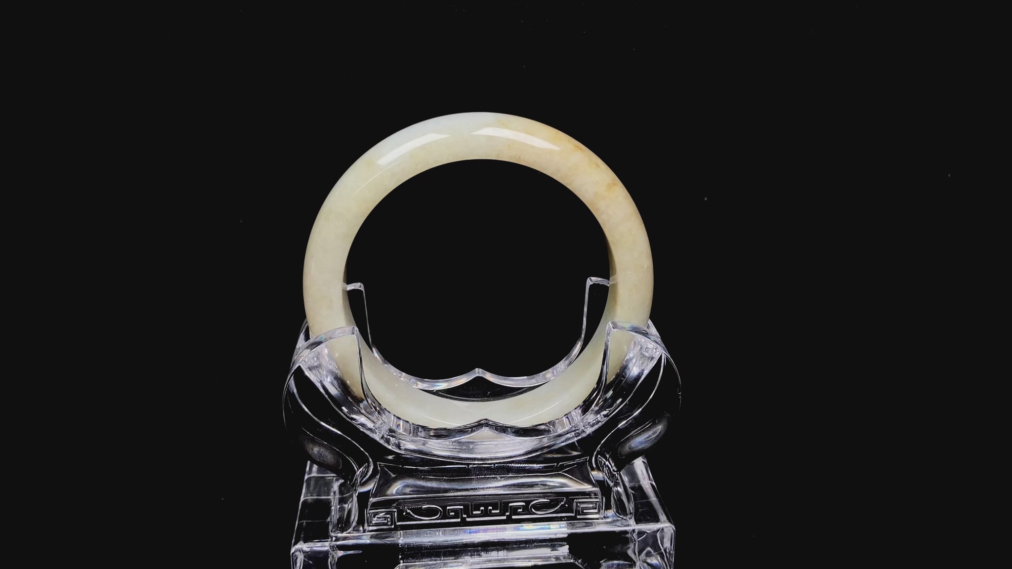 Golden shimmers sprinkling lightly jadeite bangle.