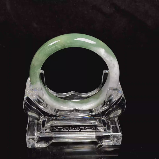 A snowy bamboo streaming lightly  jadeite bangle.