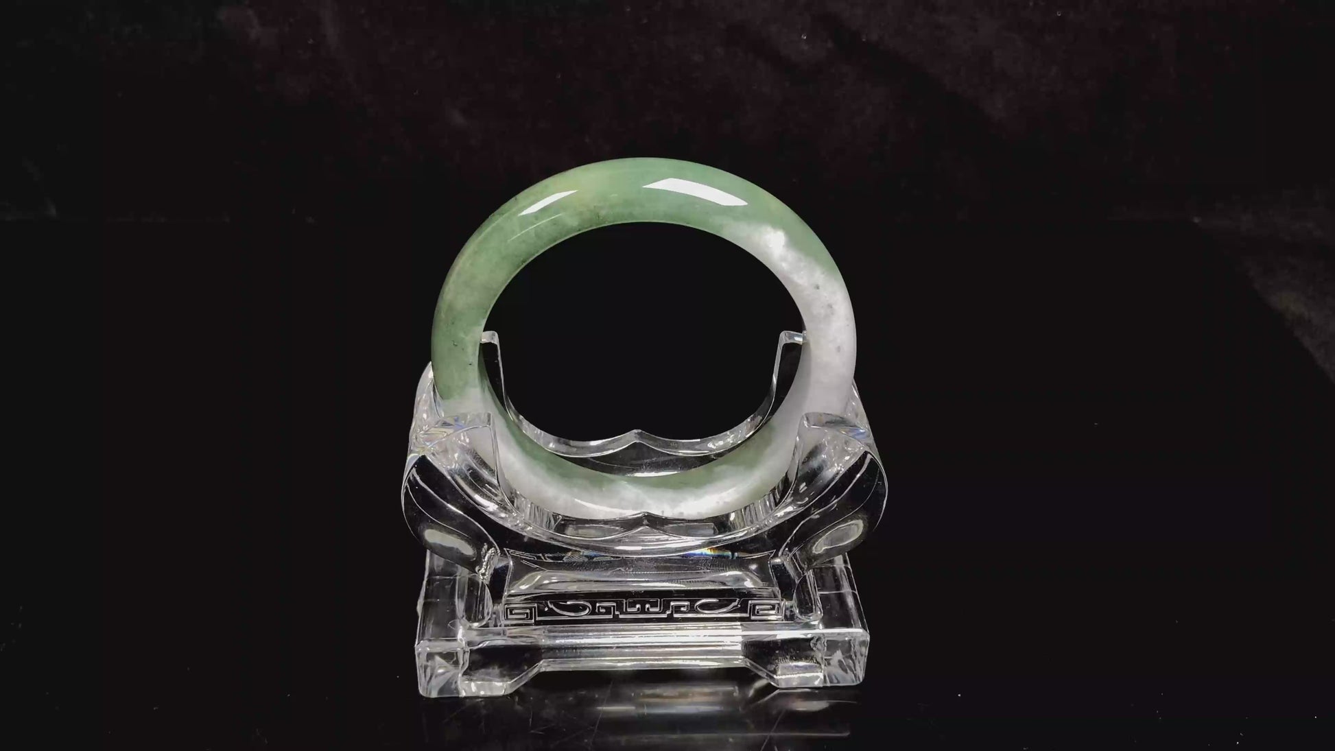 A snowy bamboo streaming lightly  jadeite bangle.