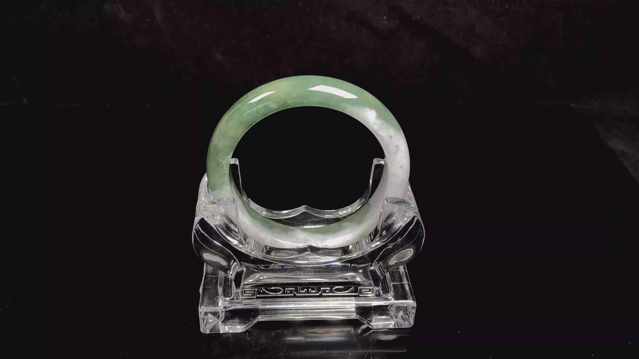 A snowy bamboo streaming lightly  jadeite bangle.