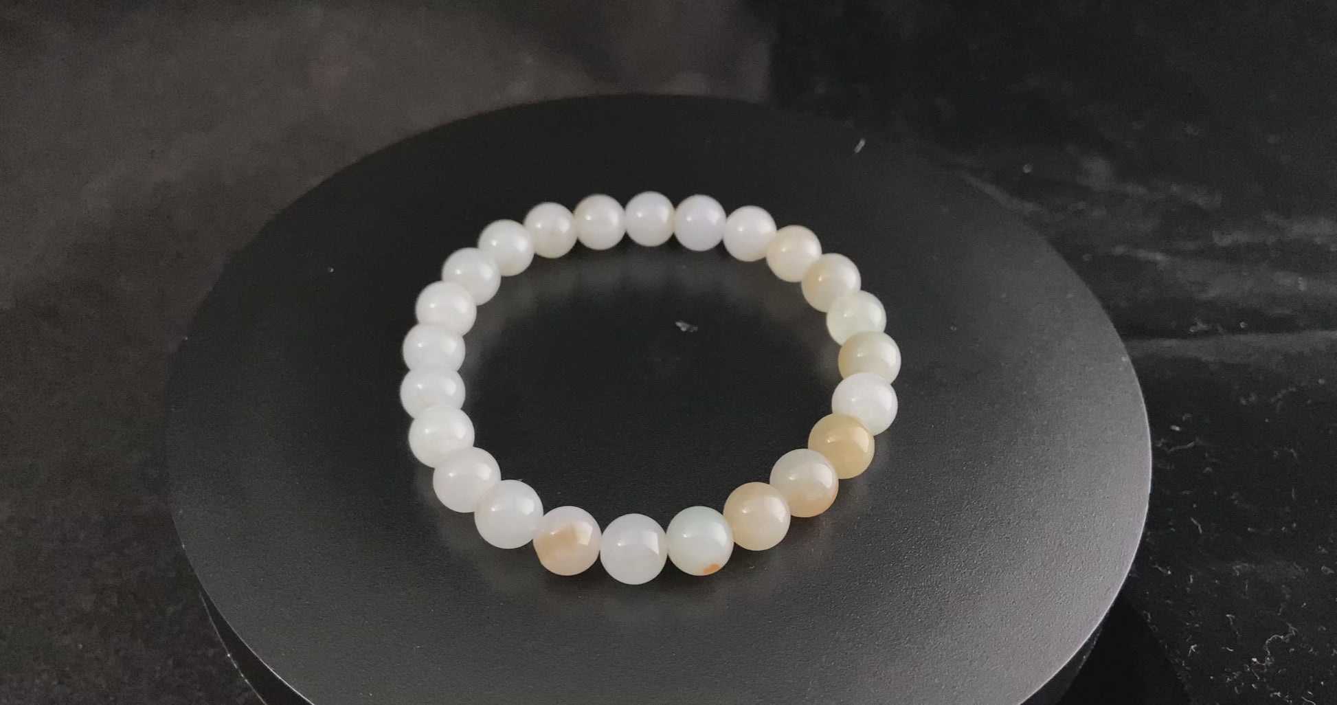 A milky golden hue jadeite beads bracelet.