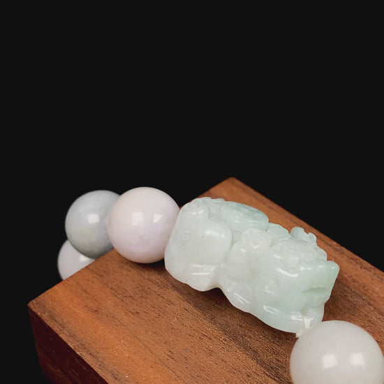 A light green fortune pixiu beaded bracelet.