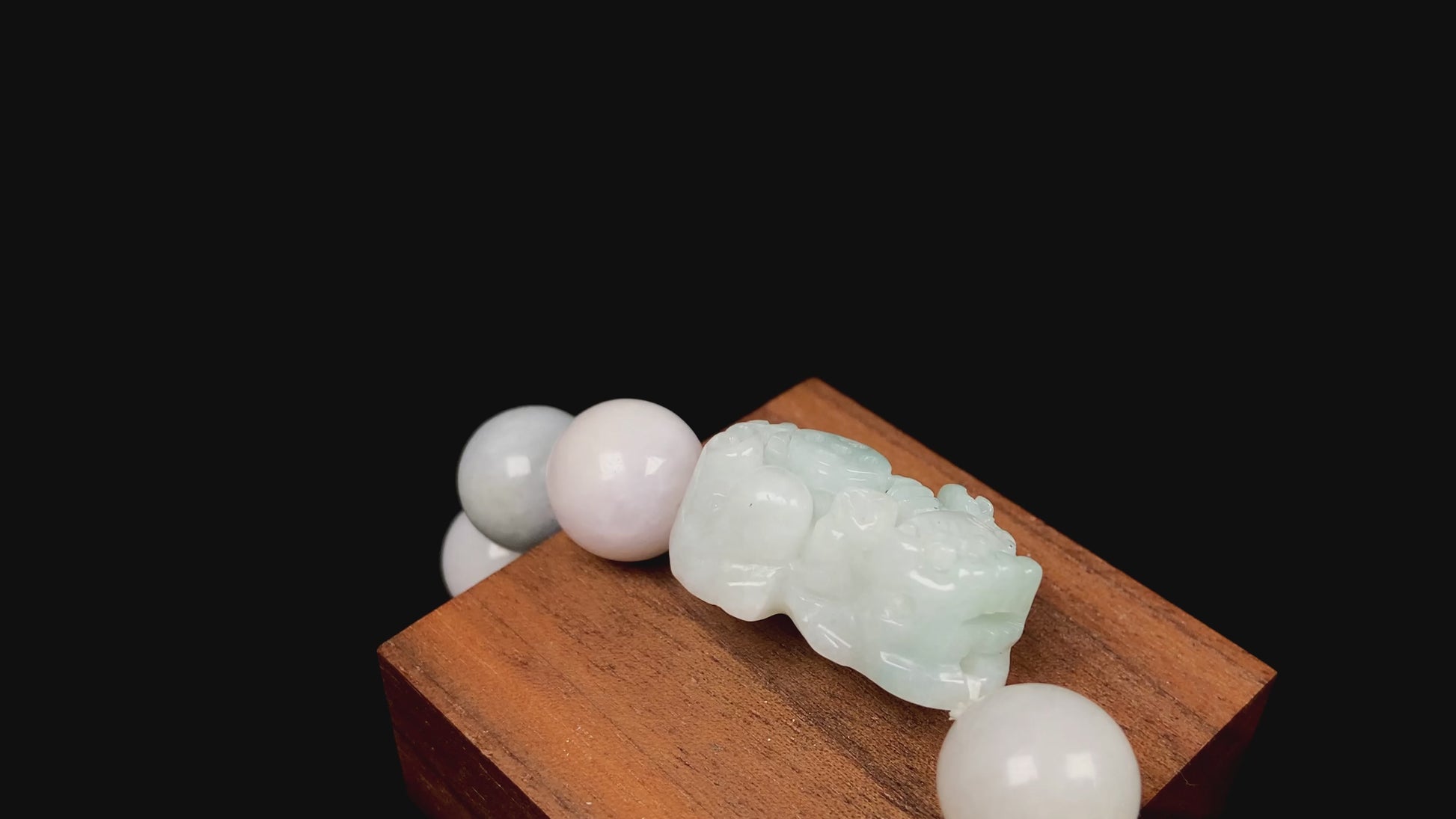 A light green fortune pixiu beaded bracelet.