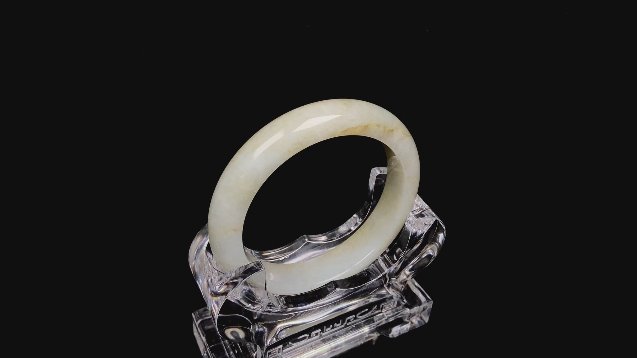 Golden shimmers sprinkling lightly jadeite bangle.