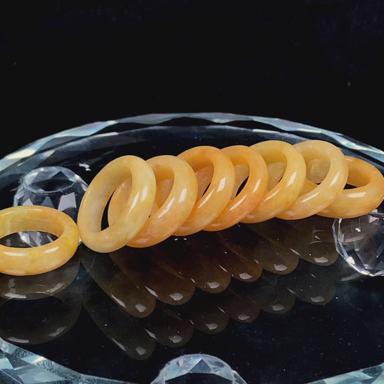 A golden fortune warmth jadeite ring group.