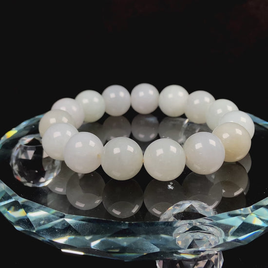A creamy white soft green mix jadeite beads bracelet.
