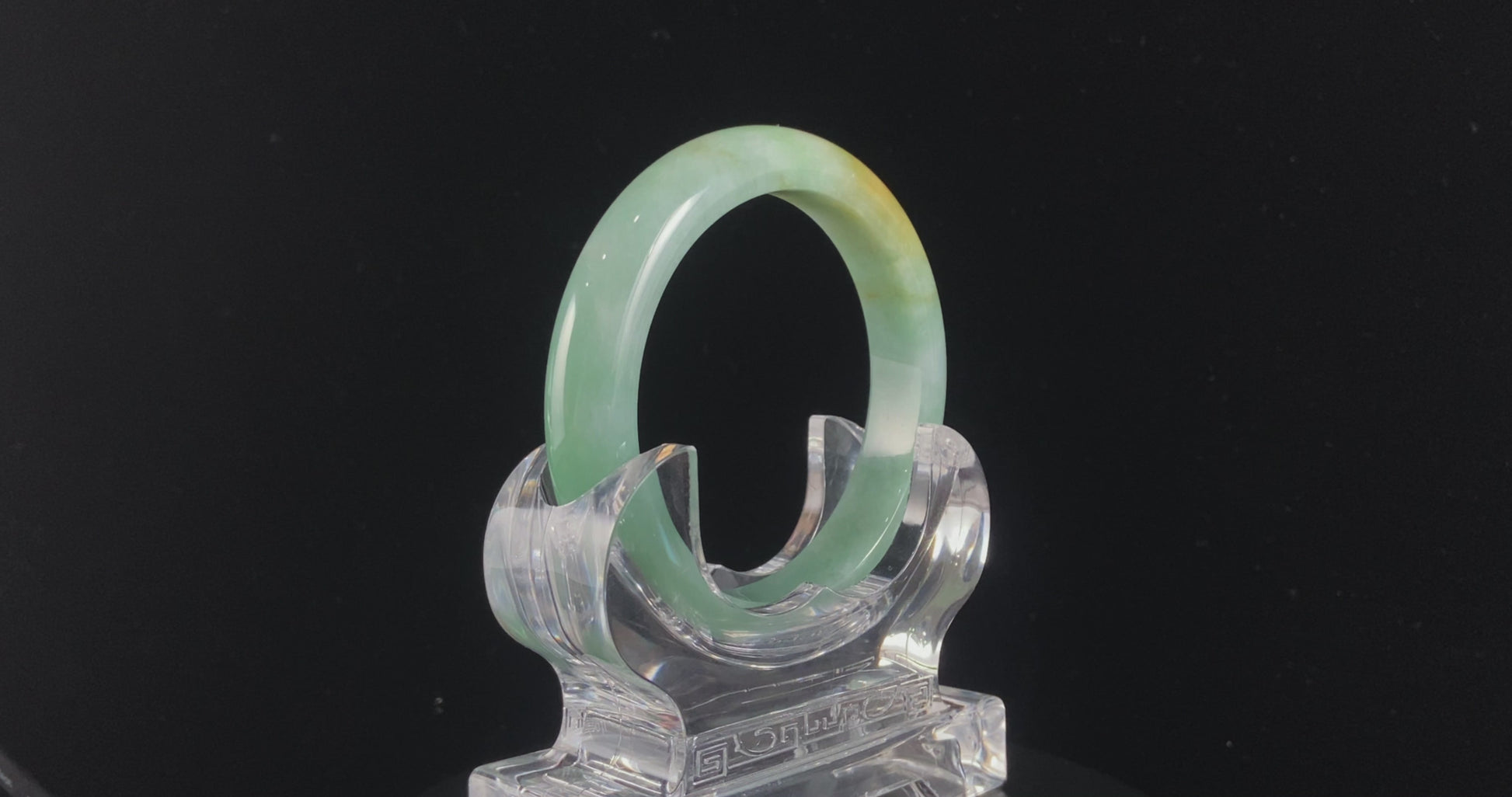Spring Mountain Honey Rhyme · Nature Burmese Jadeite Peace Bangle (60mm)