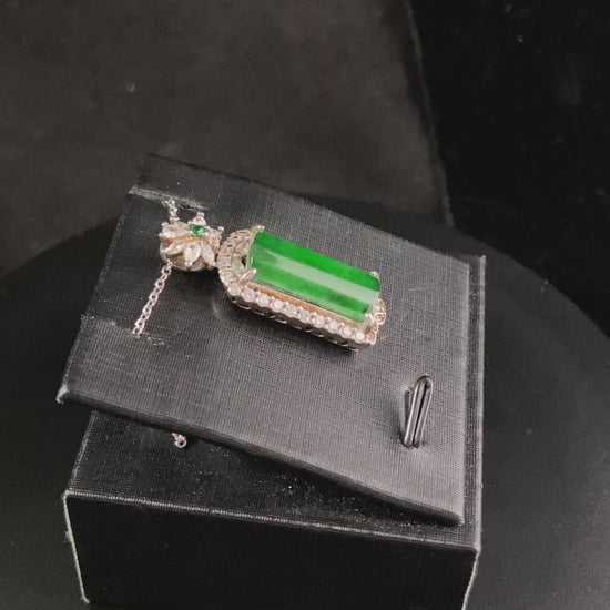 A rich green star frame jadeite pendant.