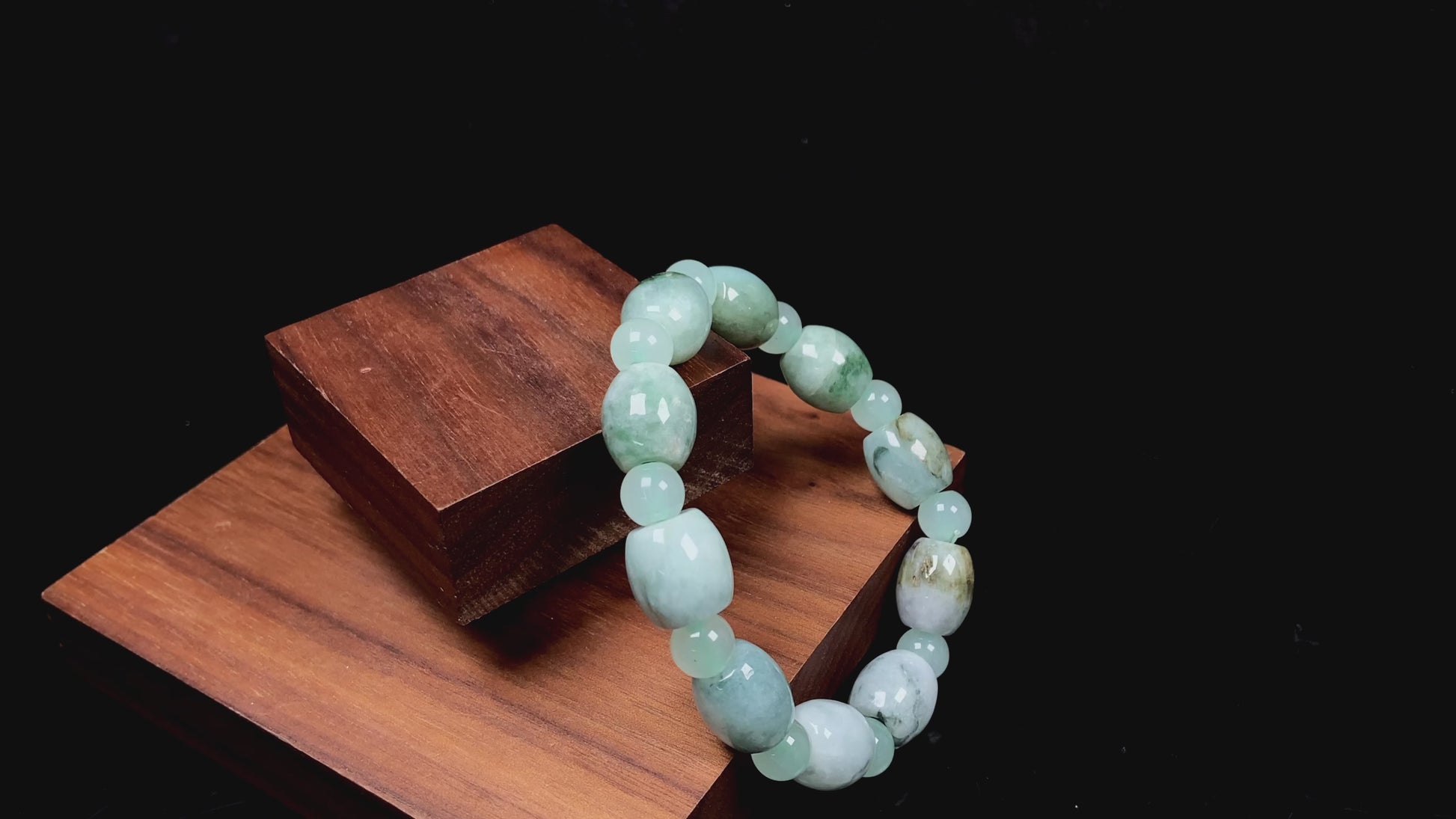 A tri-color green white gray barrel & round beads jadeite beads bracelet.