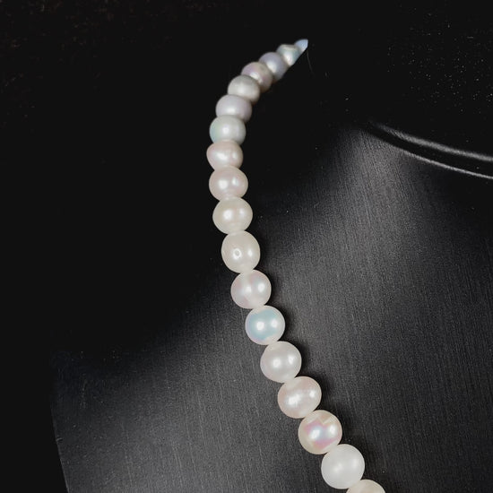 A warm champagne glow pearl beaded necklace.