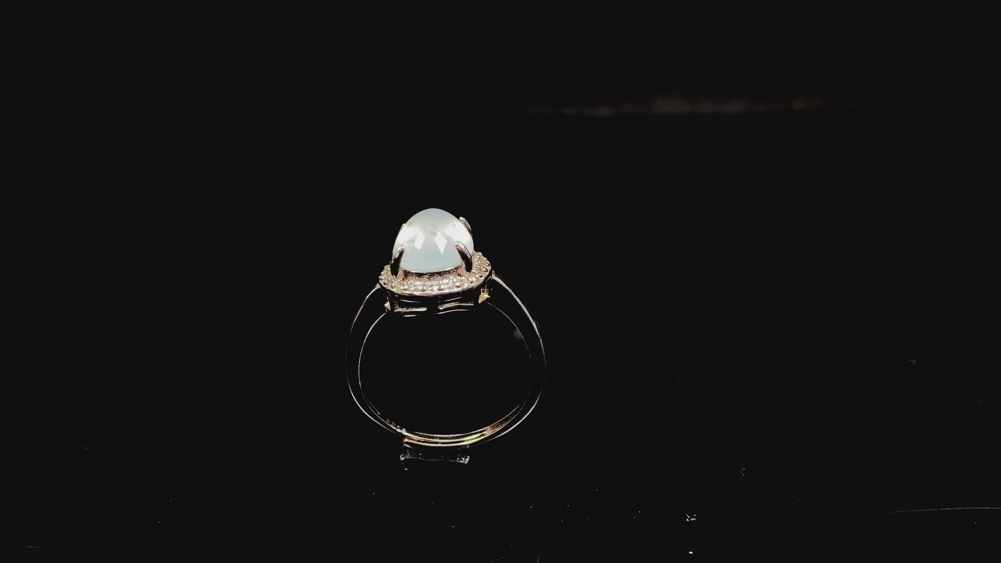 A frosted white luster jadeite ring.