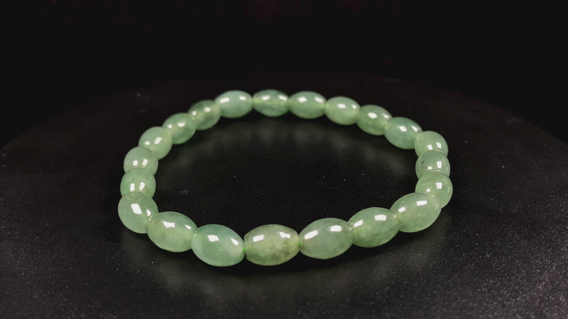 A green shadow luminance jadeite beads bracelet.