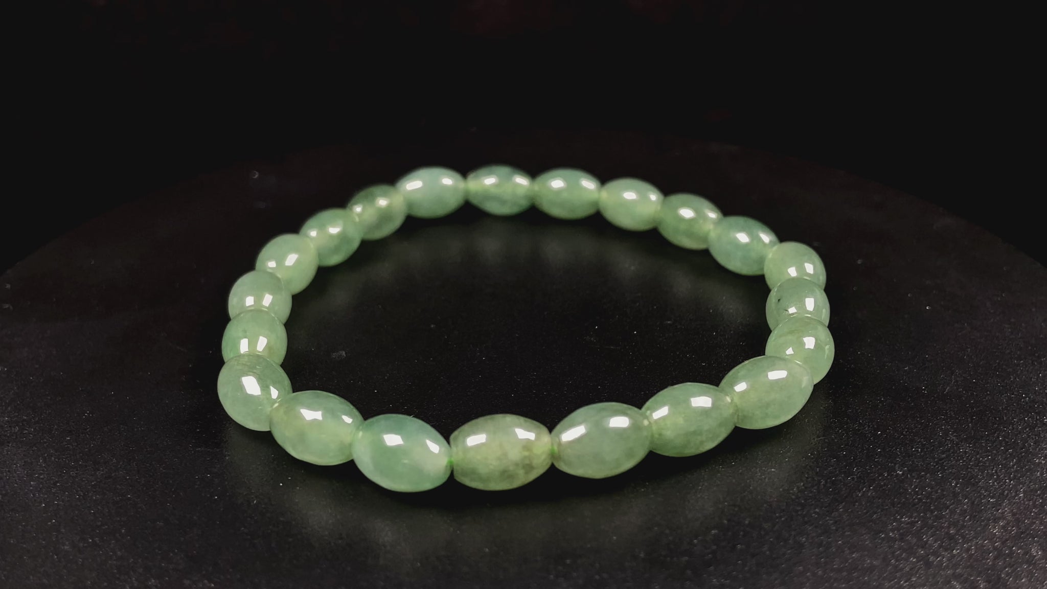 A green shadow luminance jadeite beads bracelet.