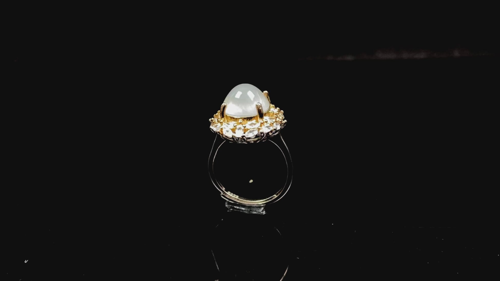 A icy mist luminescence jadeite ring.