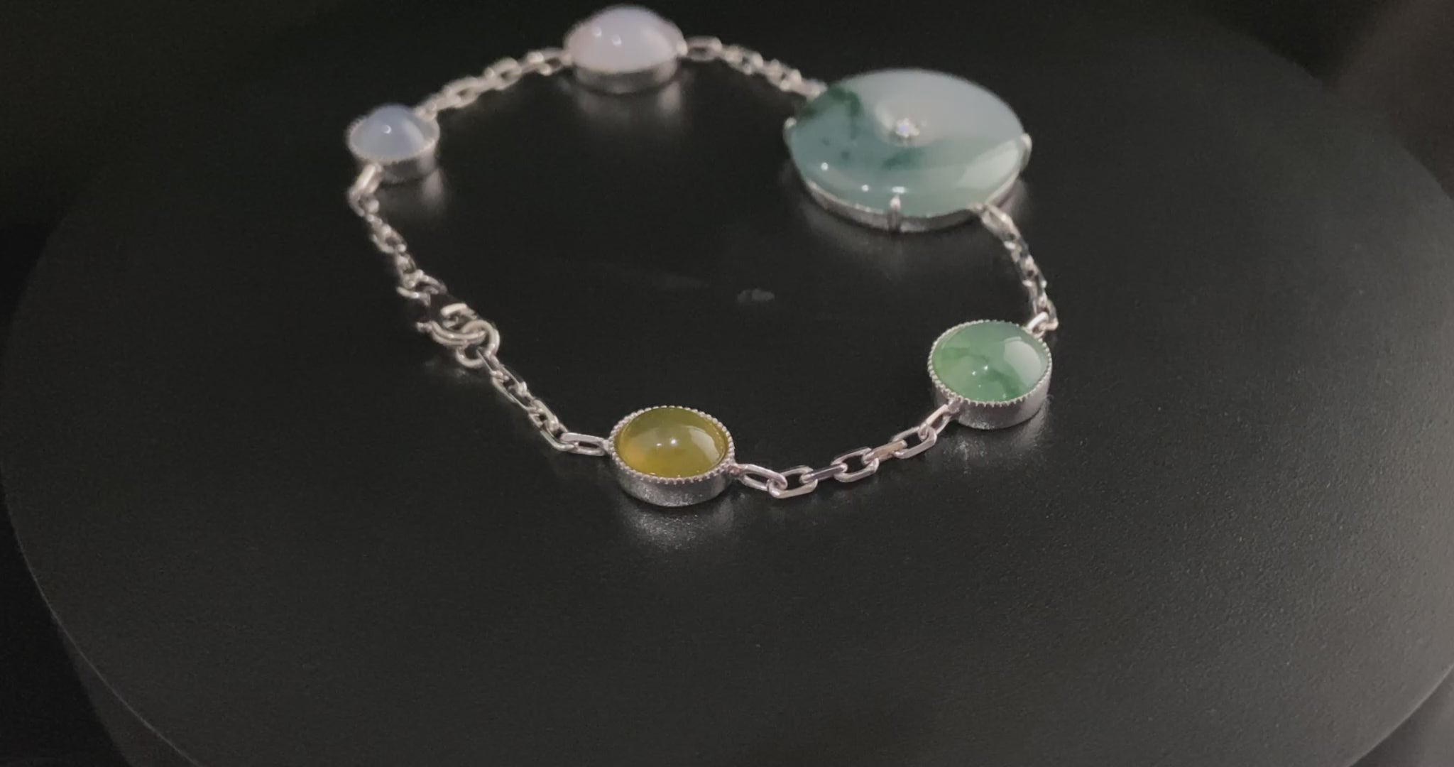 A dreamy peace garland jadeite  bracelet.