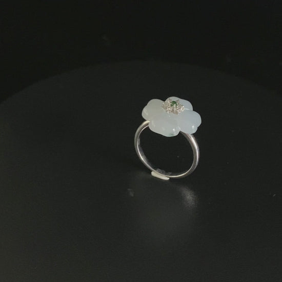 Frosty Clouds Flower With Green · Nature Burmese Jadeite Ring (17mm)