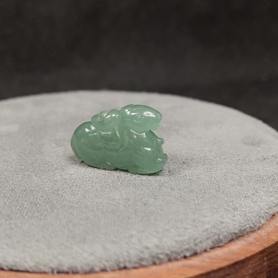 A auspicious green year of the horse loose jadeite.